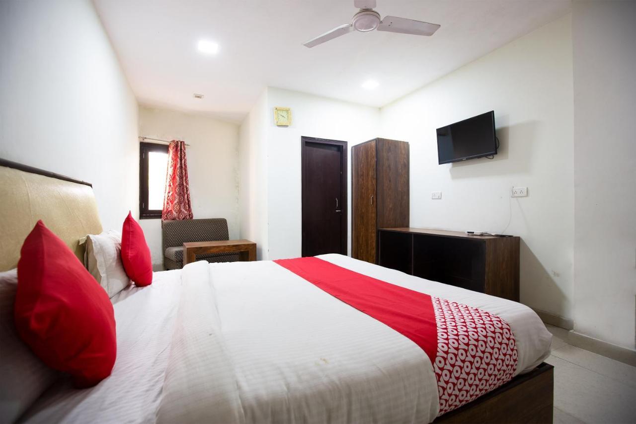 Oyo 44174 Hotel Mid Town Prime Harthala Exterior photo